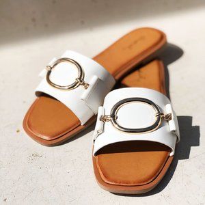 NEW Oval Gold Ring Chain Faux Leather Strap Slides Slip On Sandals Shoes White